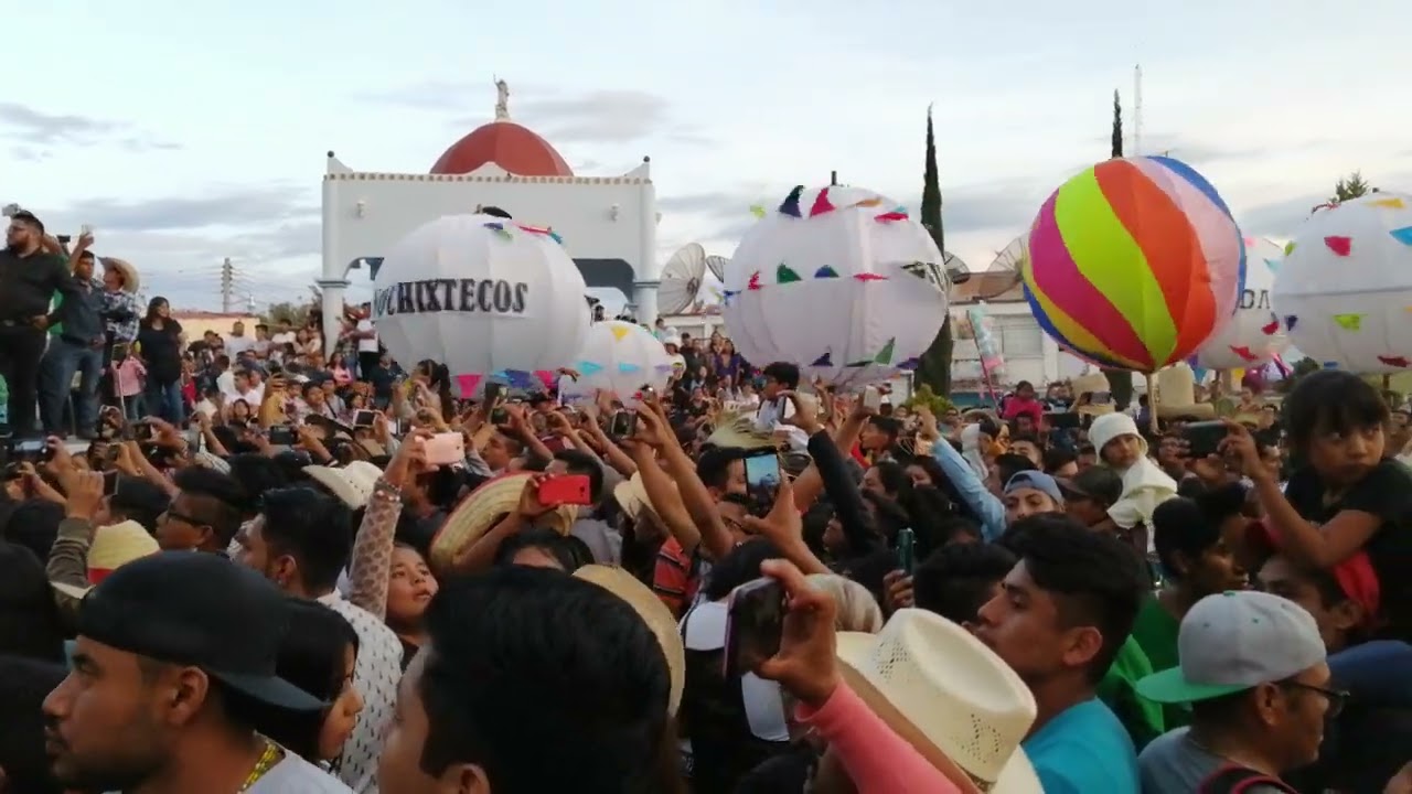 Asi son los cierres de la Calenda mas grande de Oaxaca que se hace en Nochixtlan