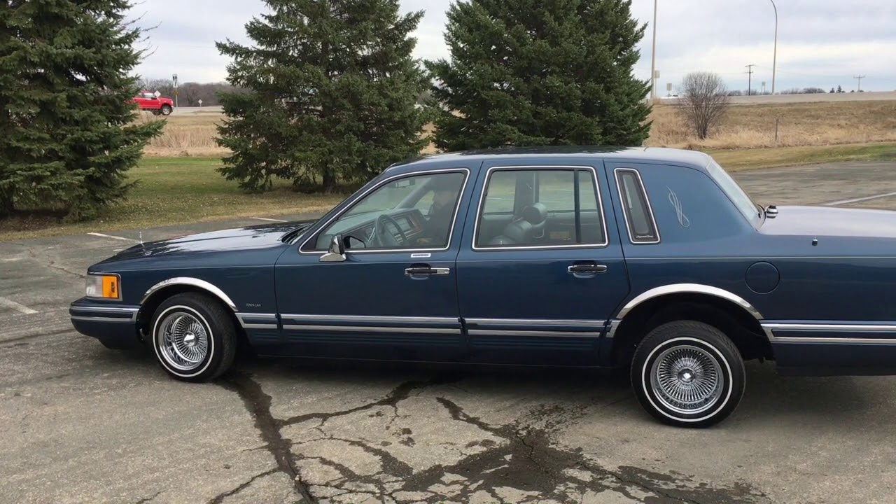 Christian's 1993 Lincoln Town Car on Hydraulics