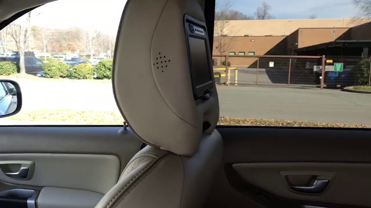 2013 Volvo XC90 Platinum w/ Rear Entertainment and Navigation System