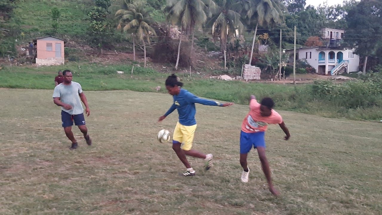 JAMAICA WILD LIFE PLAYING FOOTBALL SOCCER YOU NAME IT (PART1)|JAMAICA STREET SPORTS🇯🇲 Vlog