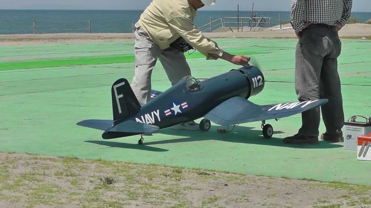 TOP FLITE Giant F4U Corsair with SAITO FA-325R5D