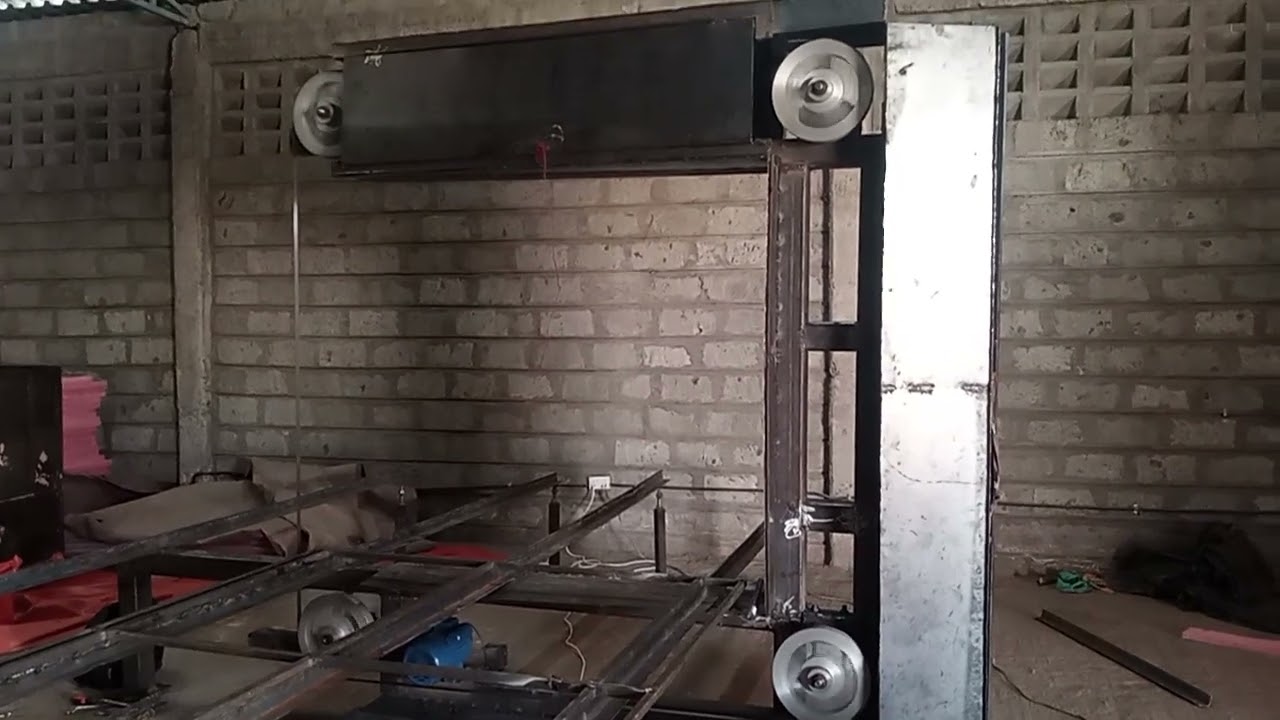 vertical foam cutting machine in process of making