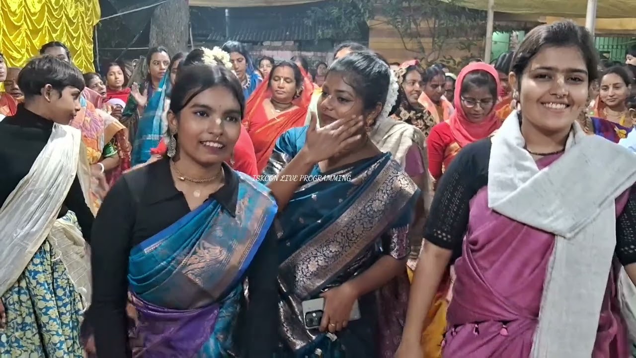 ISKCON, সন্ধ্যা আরতি, জয় জয় গোরাচাঁদের আরতিক শোভাজাহ্নবী তটবনে জগমন লোভা..
