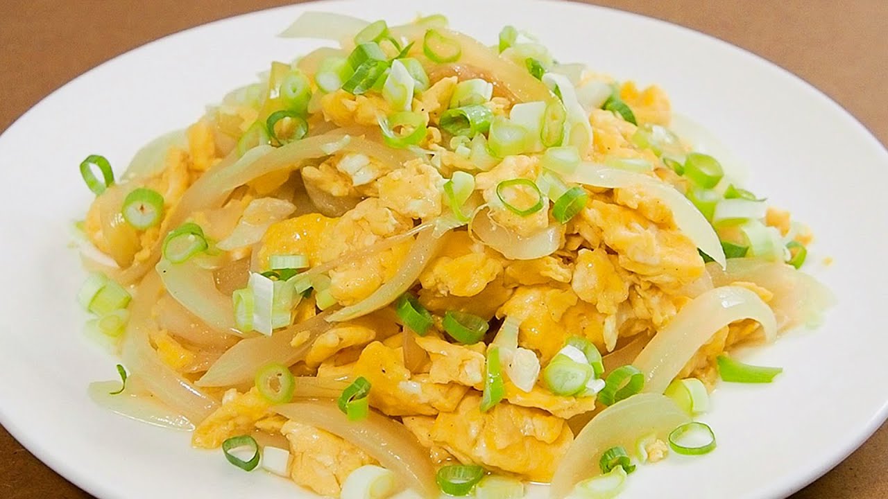 Scrambled eggs with onions