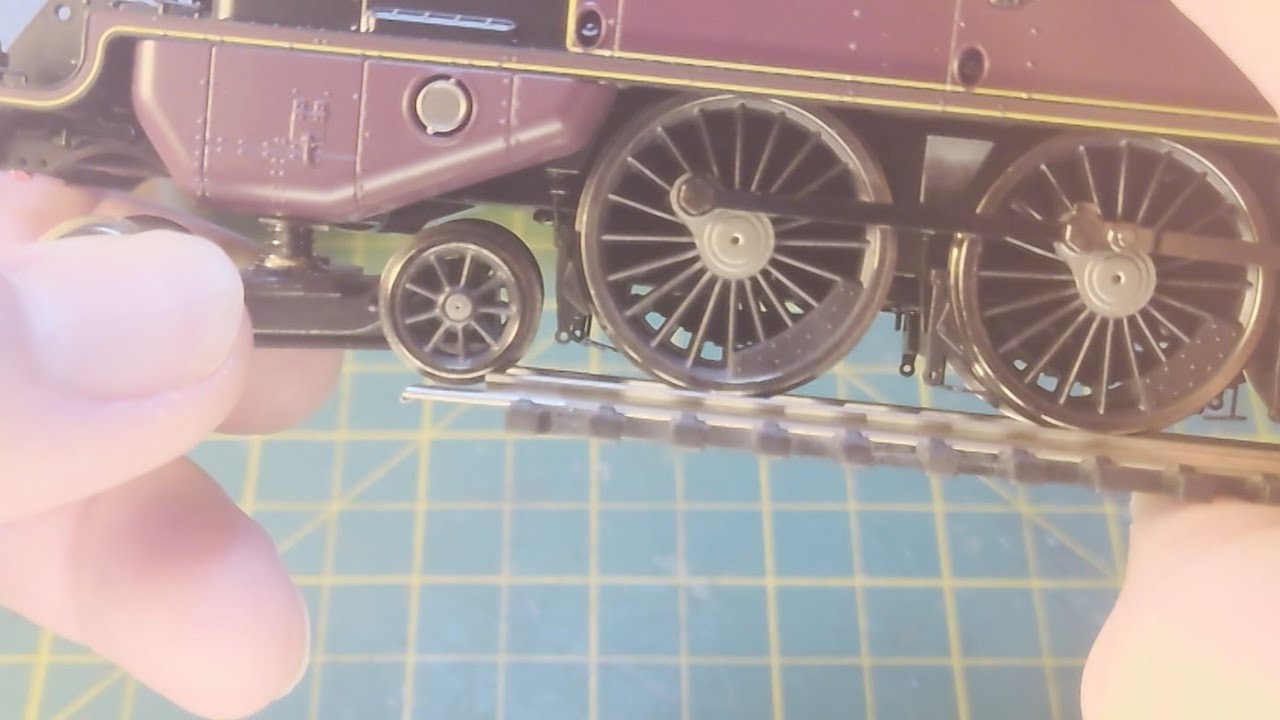 114. How to – Correct Hornby's The Turbomotive 4-6-2 Loco Derailing front Pony Truck