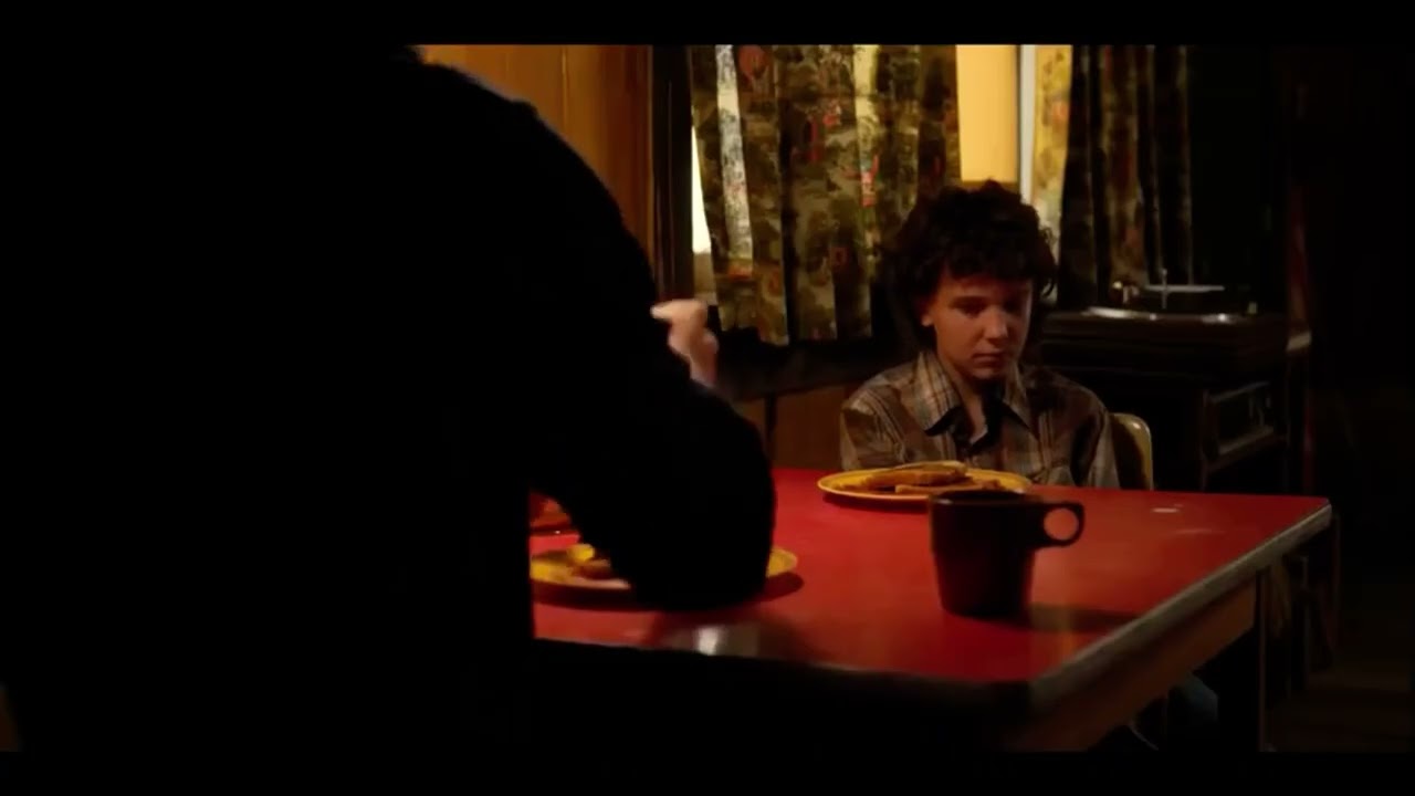 Eleven&rsquo;s ghost costume | Stranger things | 2x01