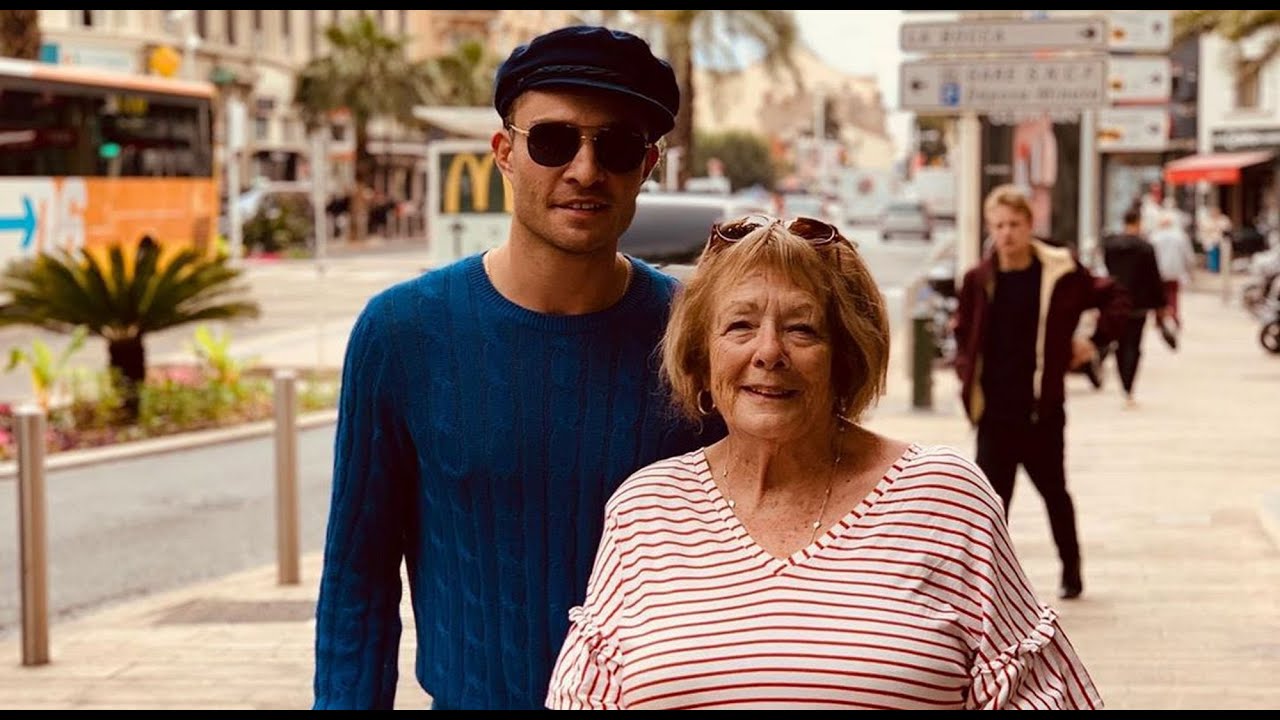 Ed Westwick Family (Girlfriend, Siblings, Parents)