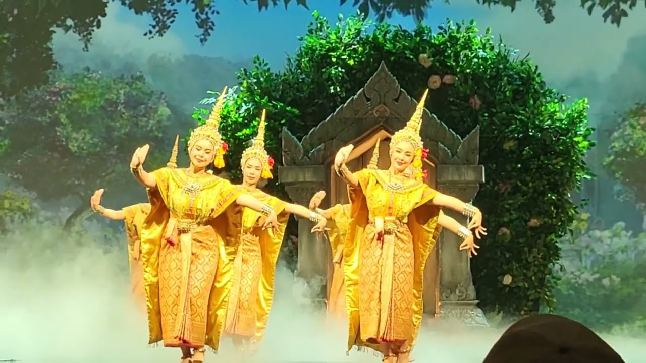 HANUMAN, THE WHITE MONKEY - THAI MASKED DANCE
