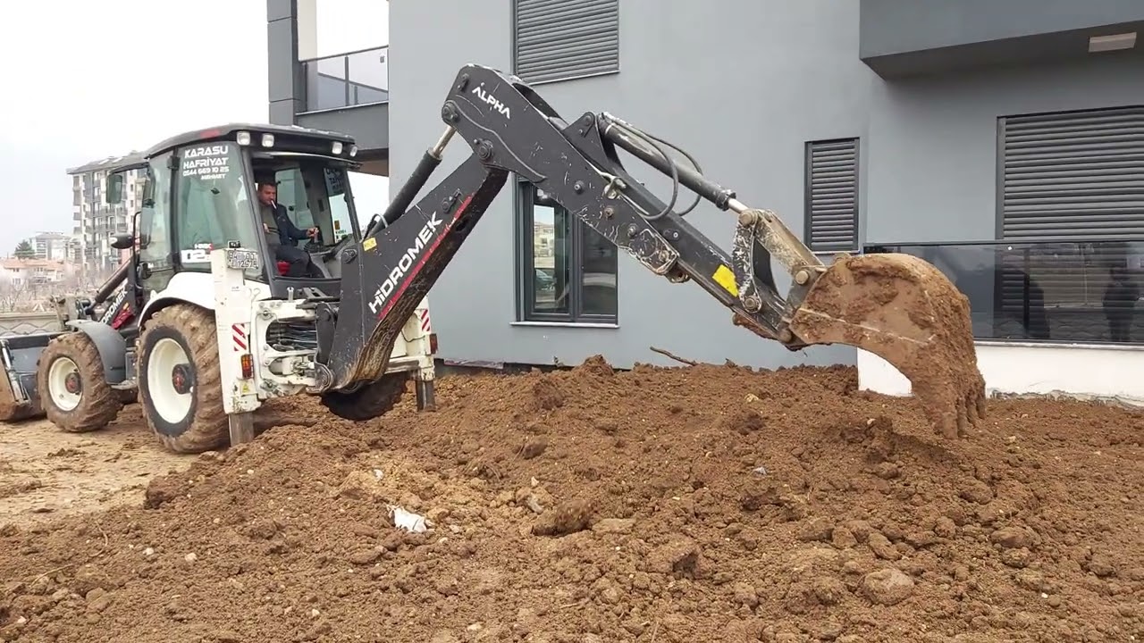 Bahçe Toprağı Serme Hidromek 102B A5 Bekoloder || HMK Backhoeloader working || Peyzaj Çalışması