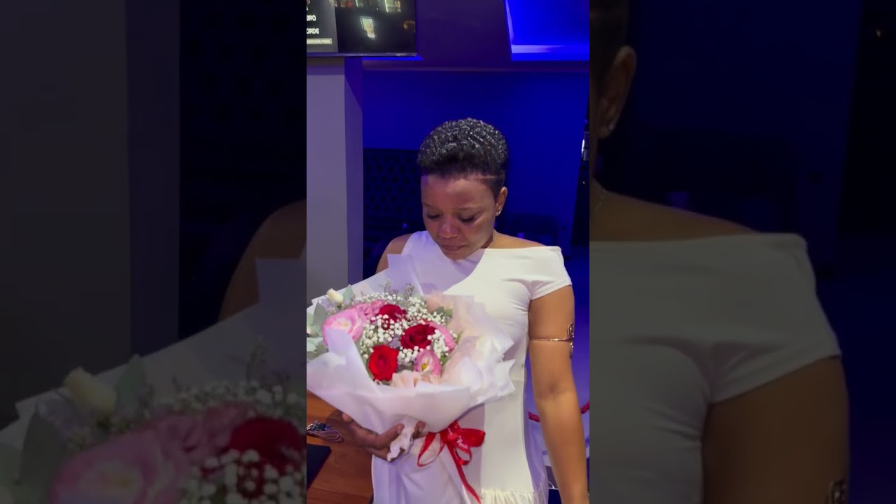 ELA GANHOU DO SEU AMADO A SERENATA DOS SONHOS + UM IPHONE 📱 🤩