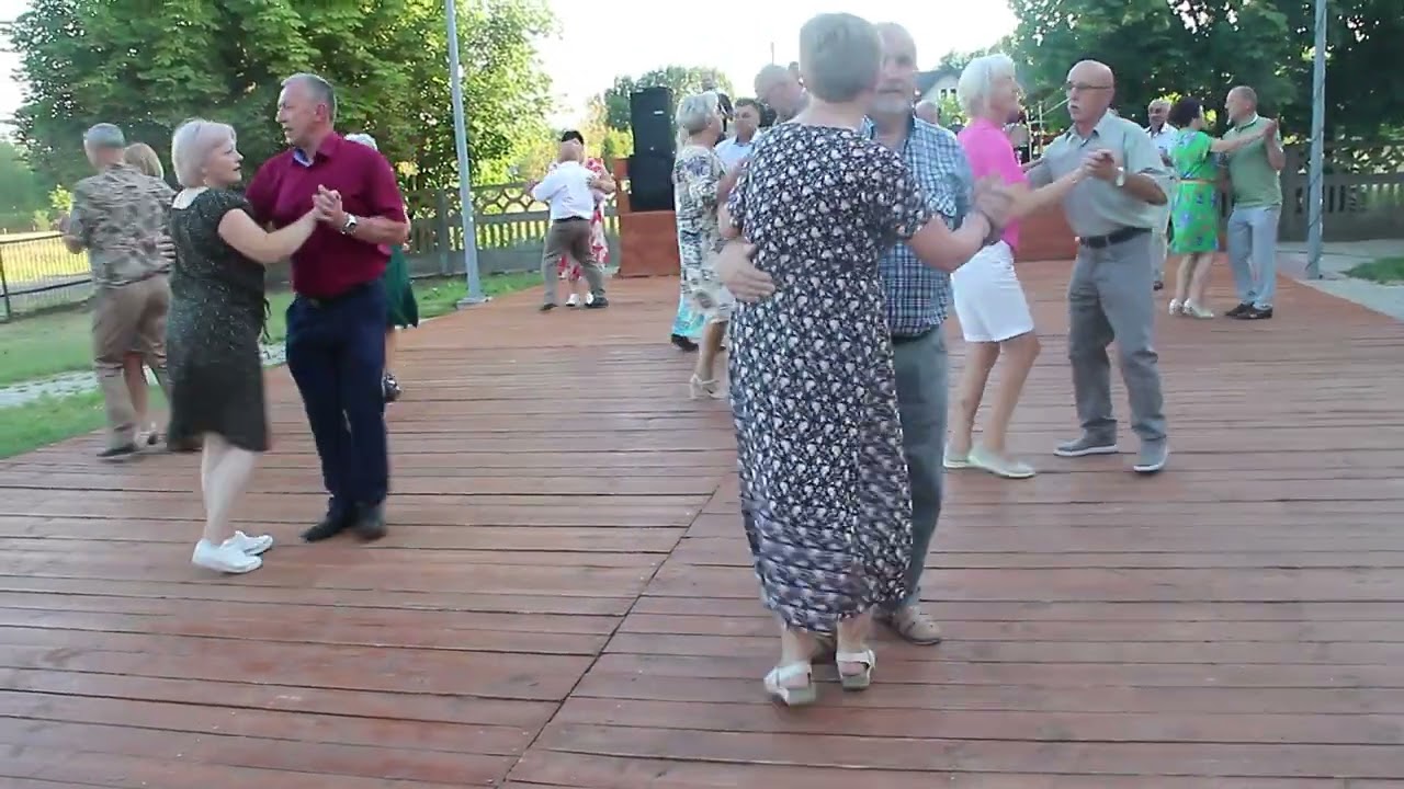 W moim ogródeczku na dachach tanecznie tylko tak Domaniów pięknie się bawi oczywiście dnia 5.07.2025