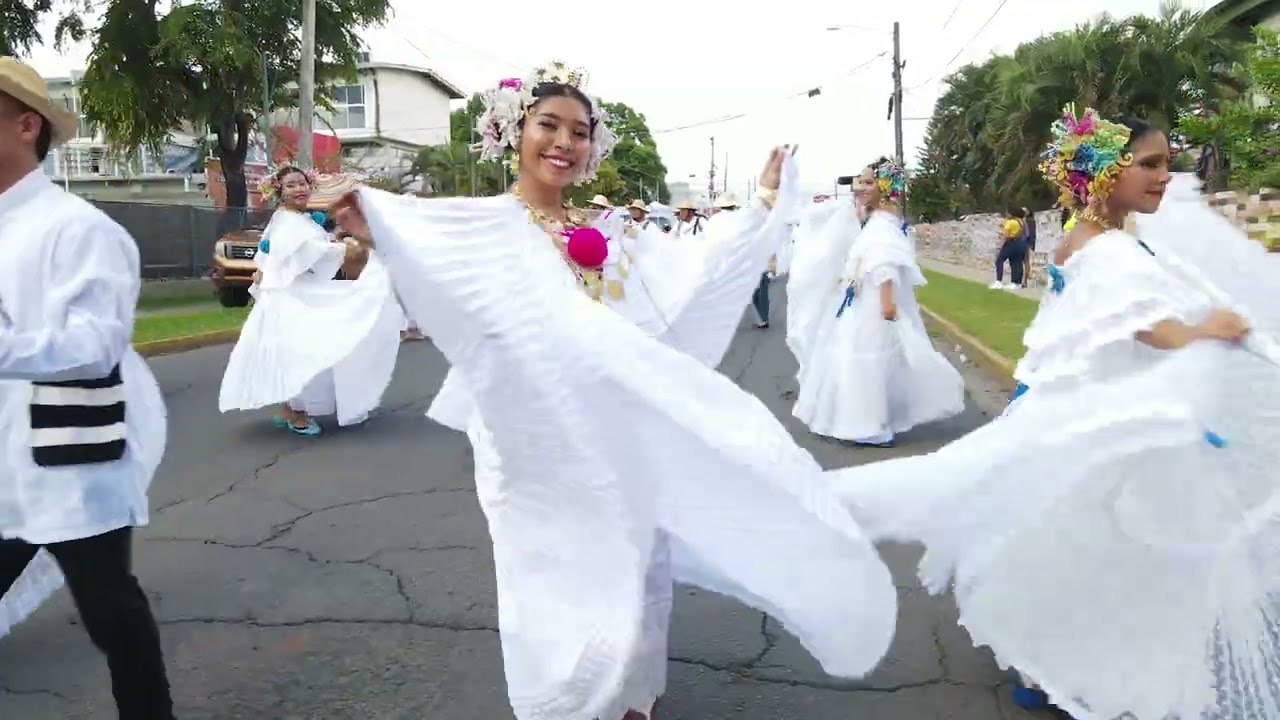 Desfile de La Pollera Blanca. Feria de David