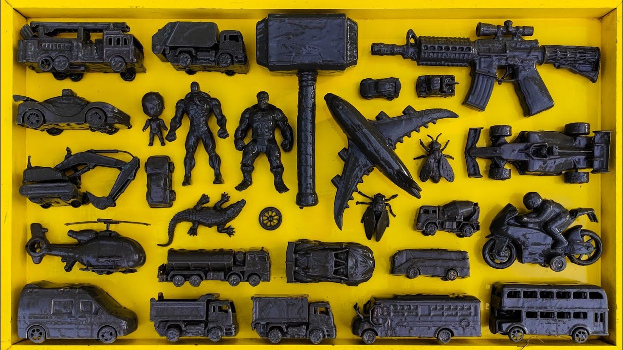 Memberikan Mainan Mobil Balap, Bus Telolet, Truk Oleng, Kereta Cepat, Tenk Baja, Motor, Excavator