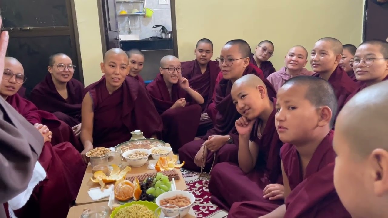 Yangchen Choeling -  buổi họp mặt đầu tiên với ni chúng tại trường Sanghamira