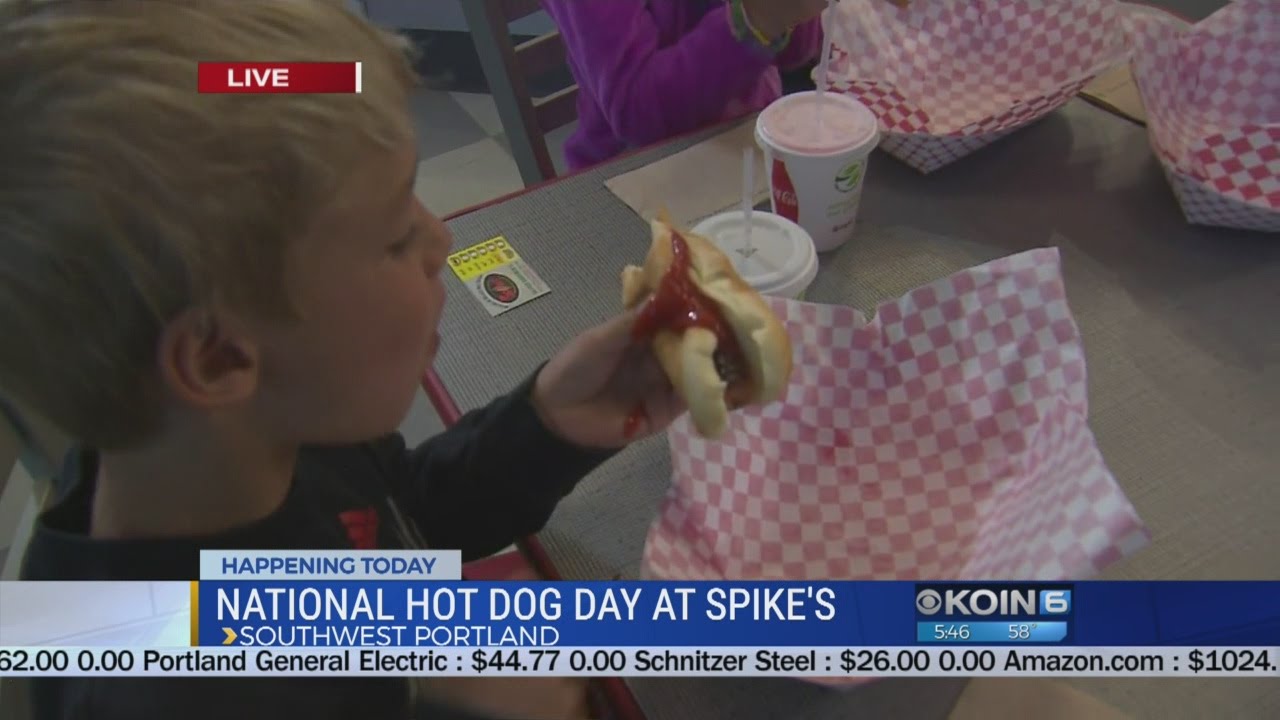 Kohr's kids eat hotdogs