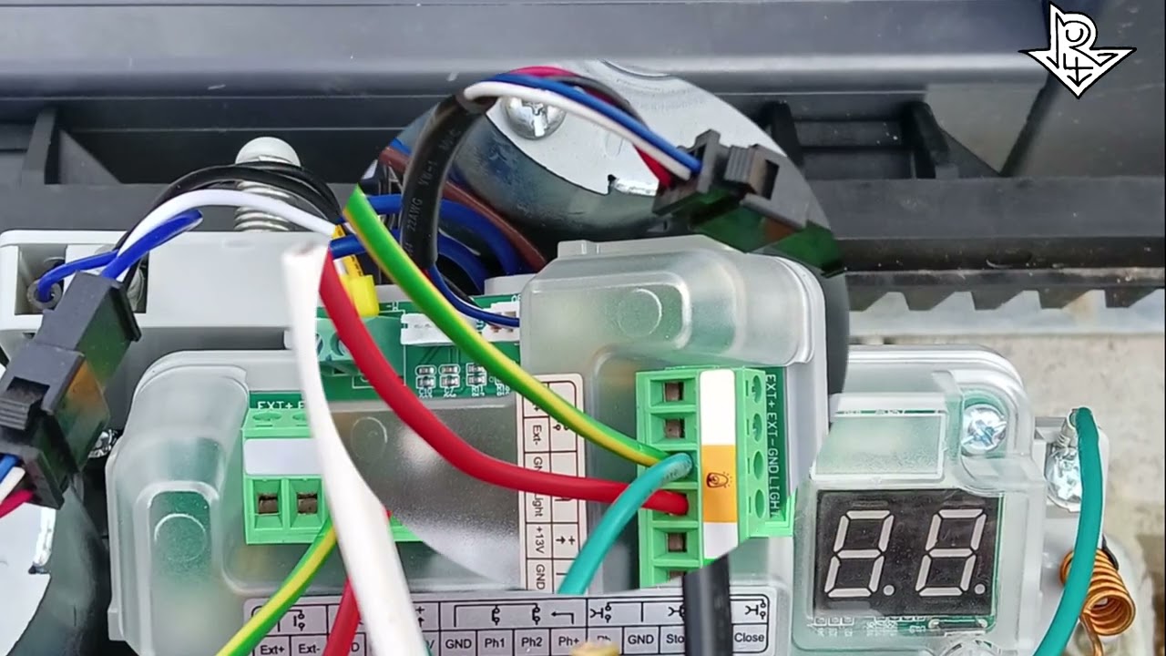 Défi Portail Ep 3 : Installation du Moteur de Portail Coulissant // Câblage SCS Sentinel // Tuto