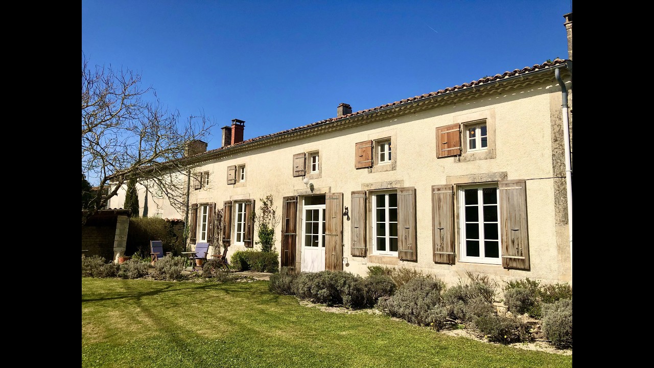 Charming Stone Built Country House in the Charente-Maritime Ref: BVI 81649