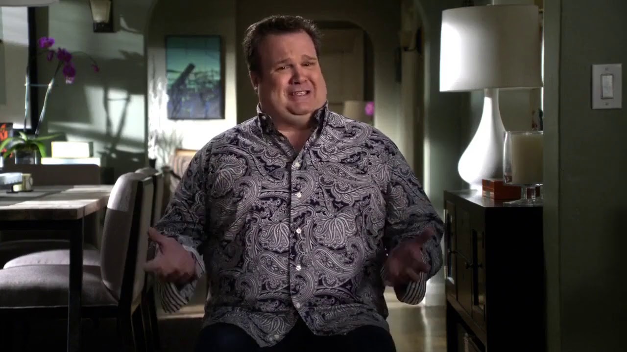 Modern Family 1x02 - Cam defends Meryl Streep
