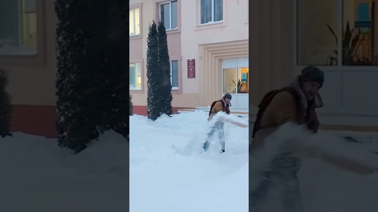 Работы по расчистке территорий от снега кипят с утра в каждом уголке Белыничского района
