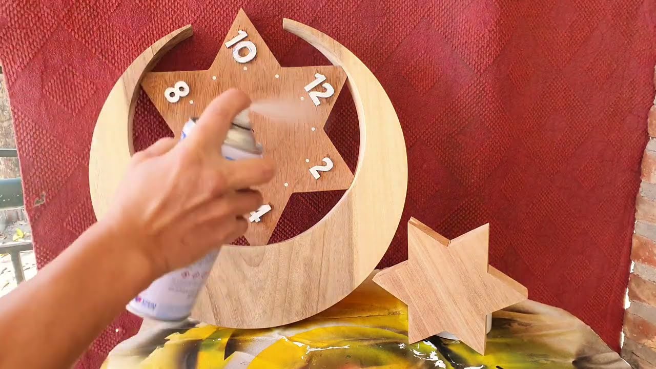 Great Woodworking Ideas - Design a wall clock ideas from Christmas trees and white snow