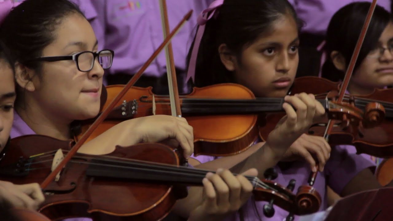 'Sinfon&iacute;a por el Per&uacute;'  recibi&oacute; Premio Esteban Campod&oacute;nico 2014