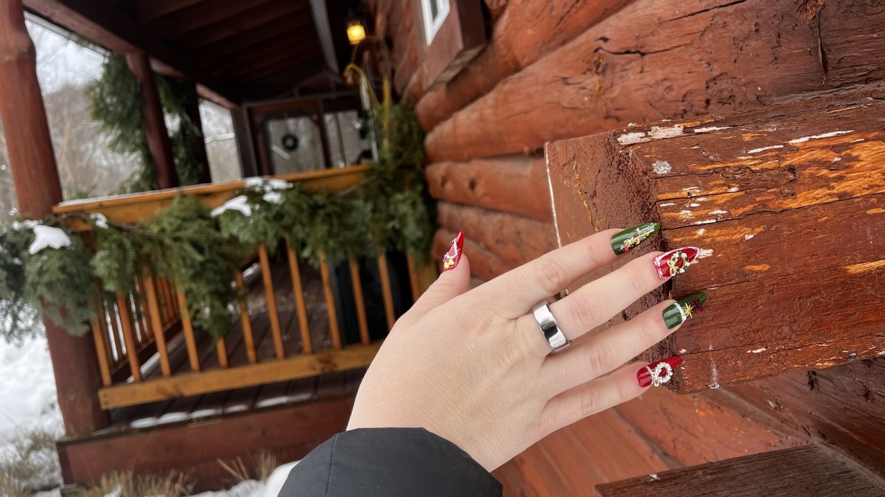 log cabin tapping & scratching tour in the snowy outdoors ⎹ asmr