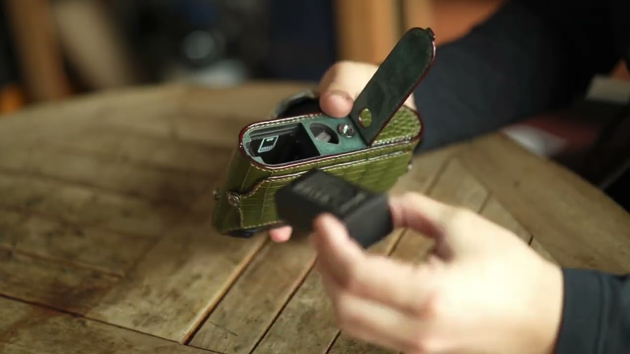 [Arte di mano] Leica M11 half case (Crocodile Olive) / Leica M11 case (Crocodile Olive)