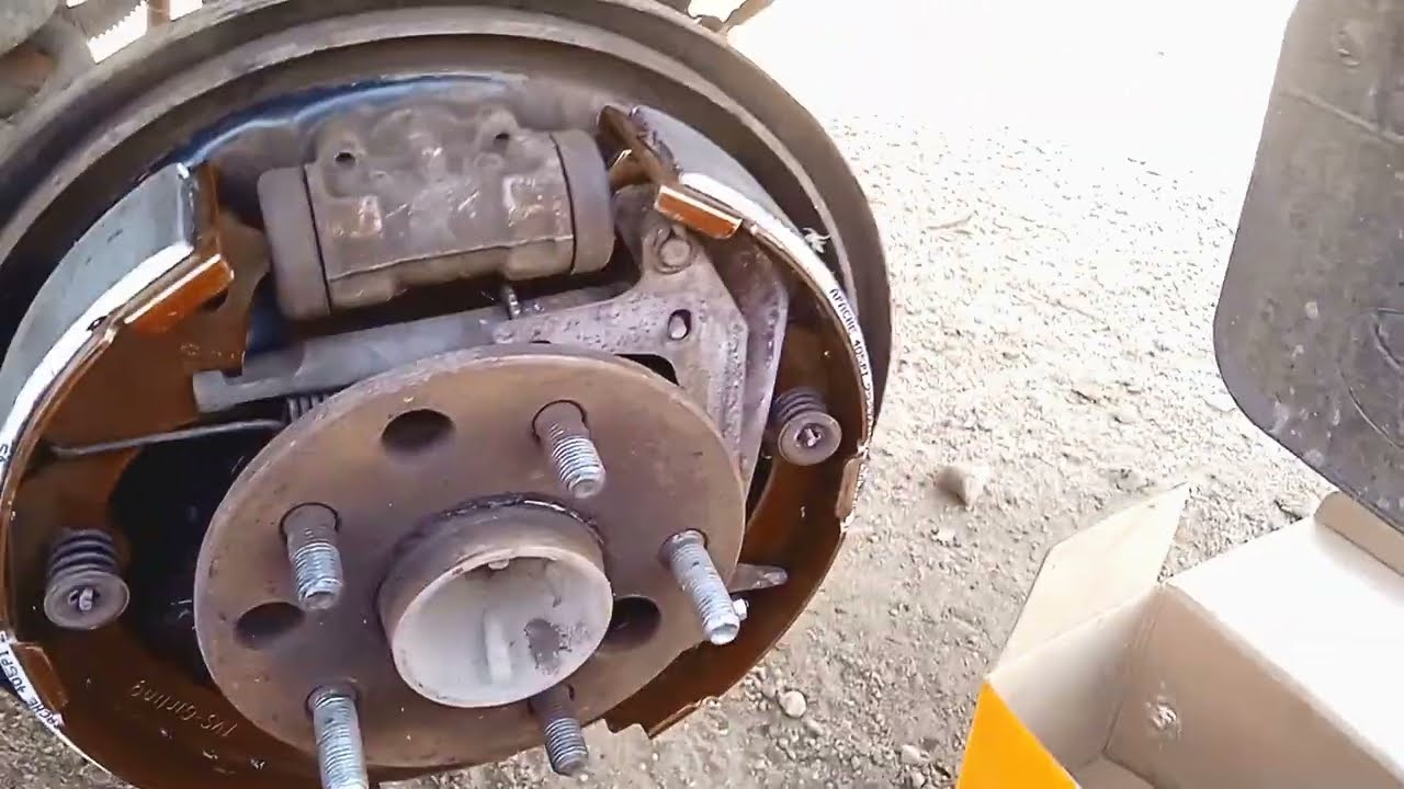 Toyota Innova brake shoe replacement brake shoes changing break Shu break shot replace me Innova#