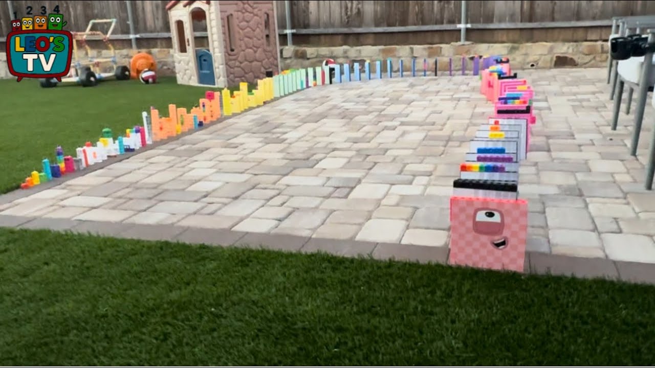 Цепная реакция домино NumberBlocks на улице!