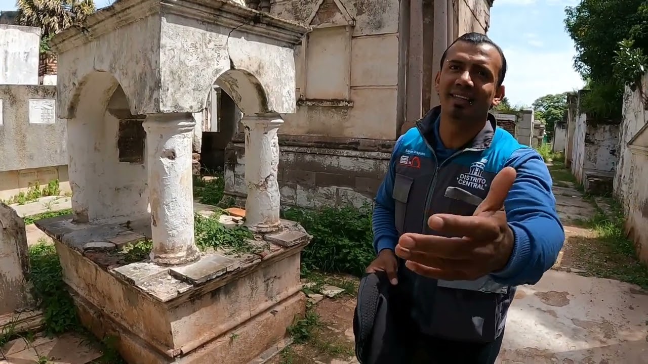Encontramos una de las tumbas más antiguas del Cementerio General