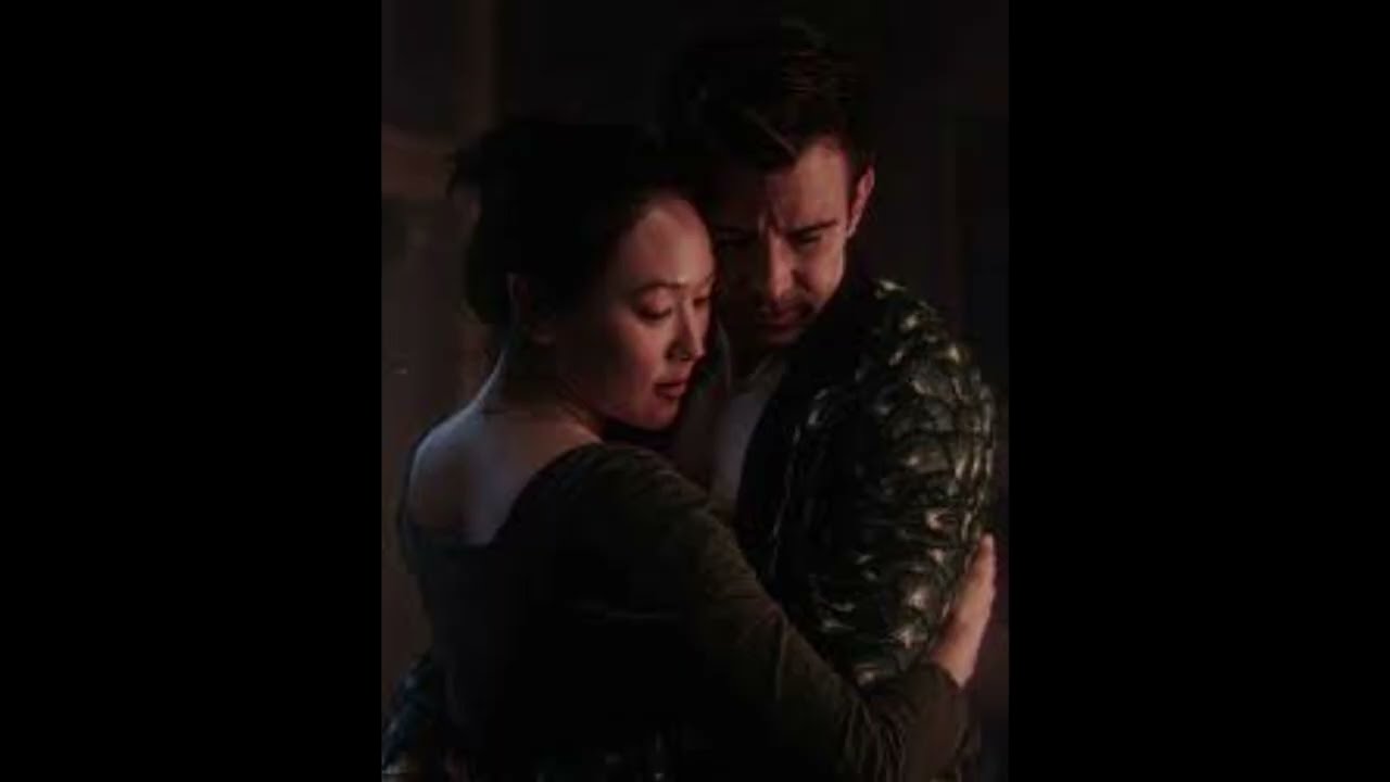 Benedict & Sophie Bathtub Scene Explained – Hidden Meaning!