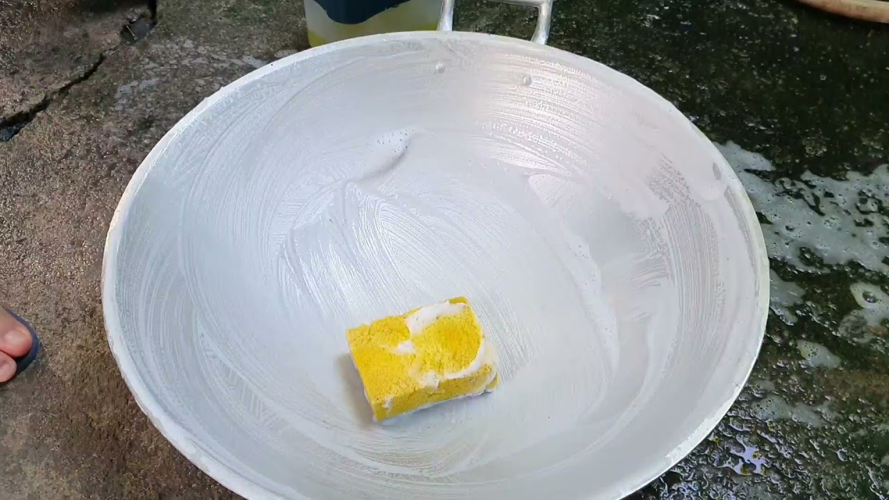 PAANO MAGPASUKA MAGTAYA NG BAGONG KAWALI/SEASONING OF NEW ALUMINUM WOK!!