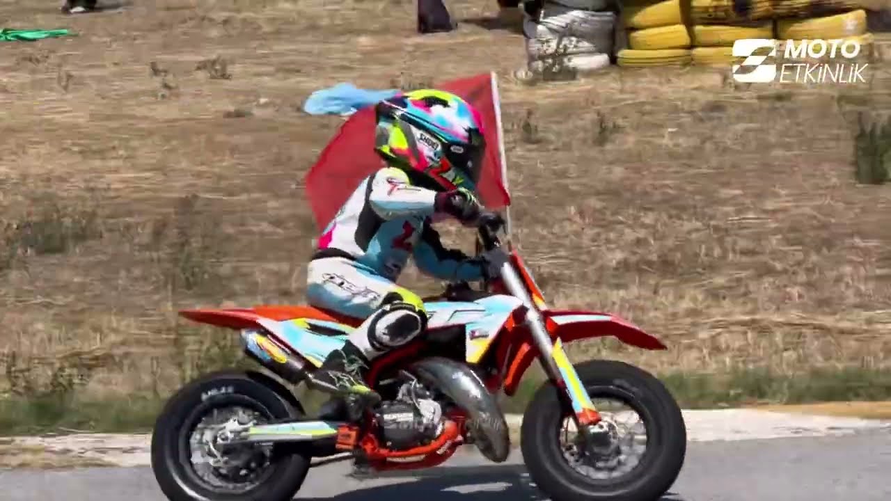 Türkiye Supermoto Şampiyonası 3. Ayak 1. Yarış. #ZaynSofuoğlu #AlparslanDavran #YiğitAlpKarabatak