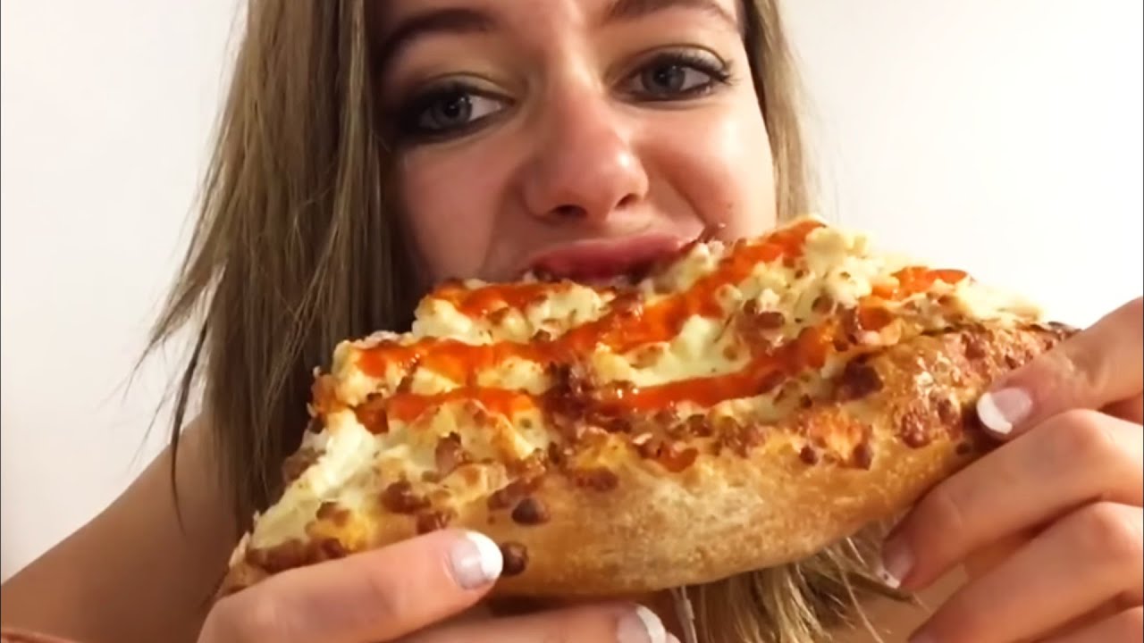 SUPER YUMMY !! Buffalo Ranch Chicken Pizza - MUKBANG