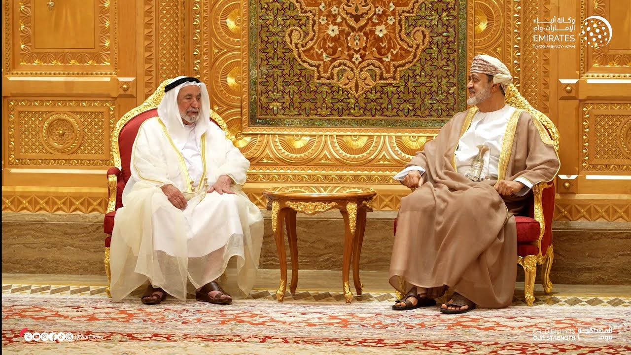 سلطان عمان يستقبل حاكم الشارقة في قصر العلم