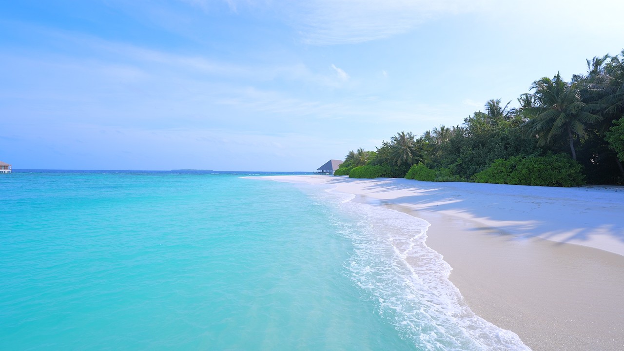 Relaxing Ocean: Calming Waves From Maldives. Ocean Sounds. Ocean Background 4K Ultra HD