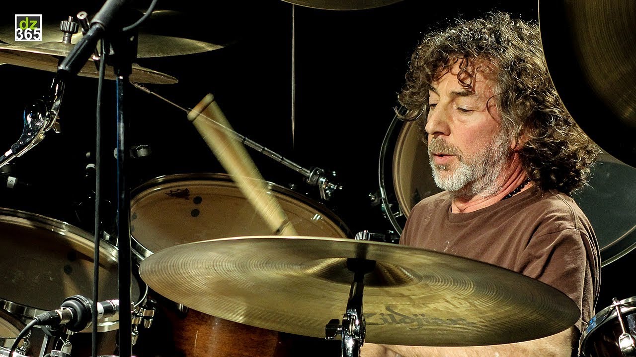 Simon Phillips plays the Ratamacue, Triplets & Paradiddles - Drum Exercises Part 2