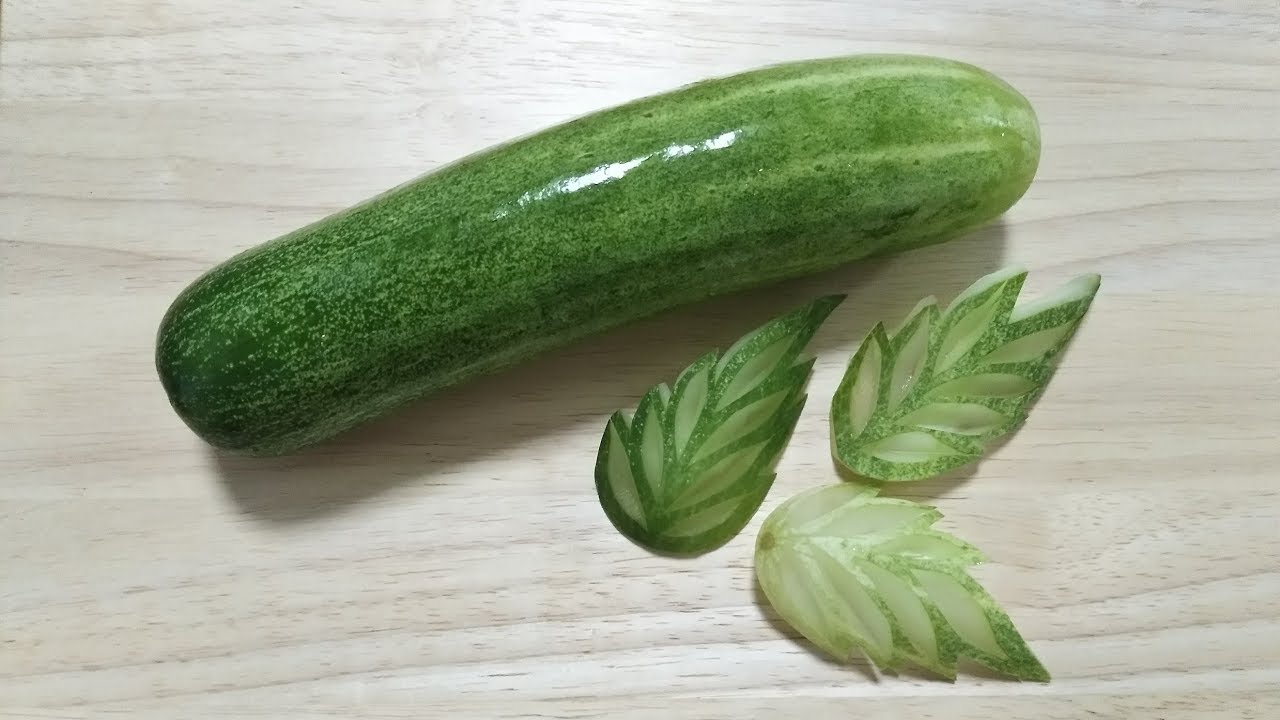 แกะสลักใบไม้จากแตงกวา (แตงร้าน) Carved cucumber