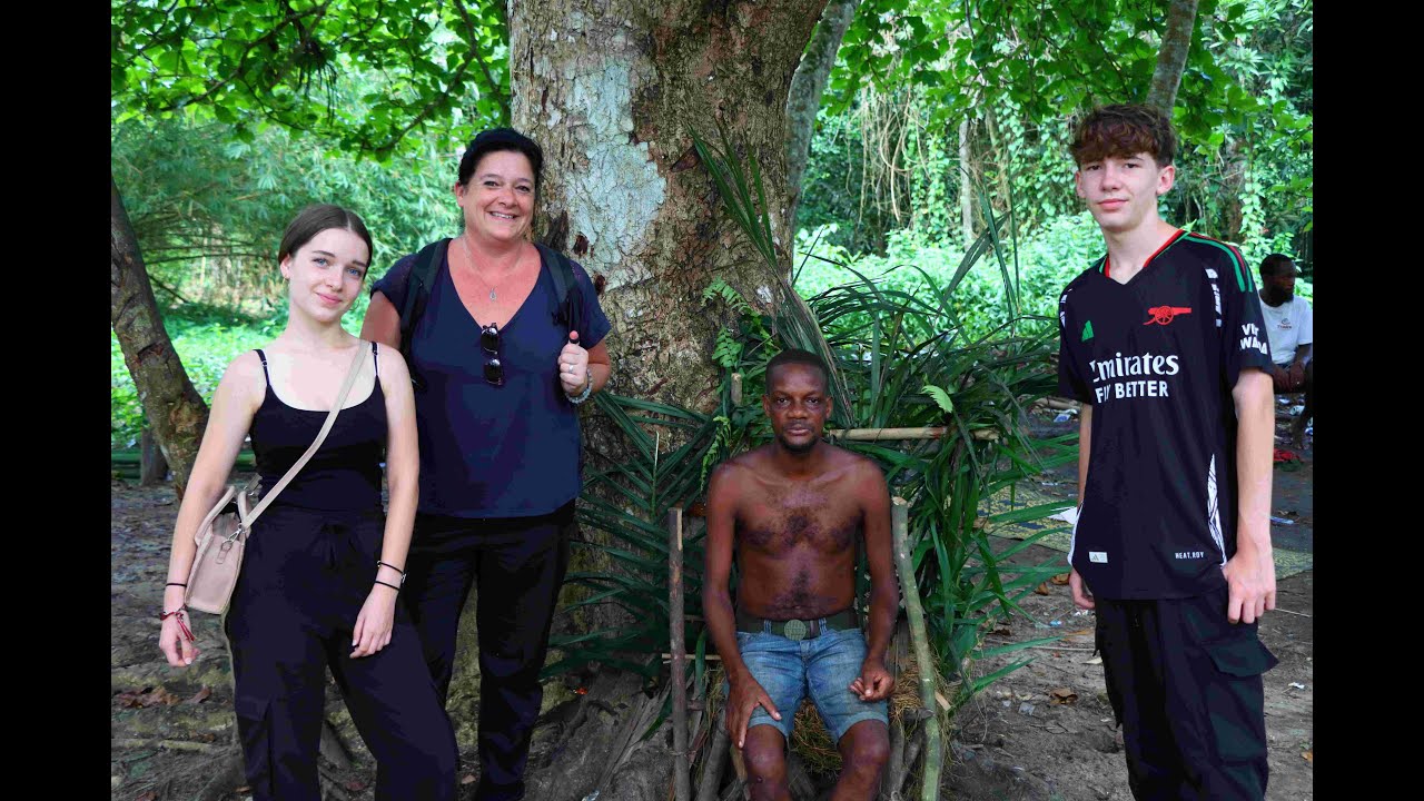 LES PYGMEES BAGYELI DE LA LOBE   KRIBI CAMEROUN