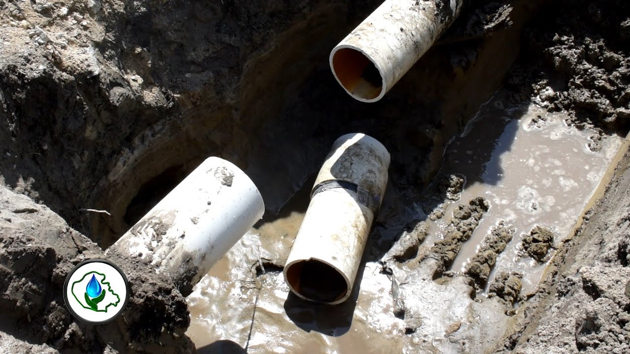 Reparación de fuga en tubería de 10 pulgadas se realiza frente a gasolinera Texaco