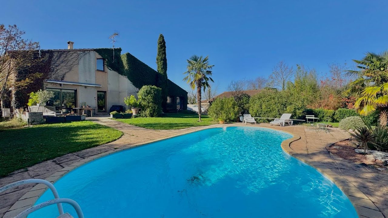 Lagrave - maison d’architecte avec piscine et double garage