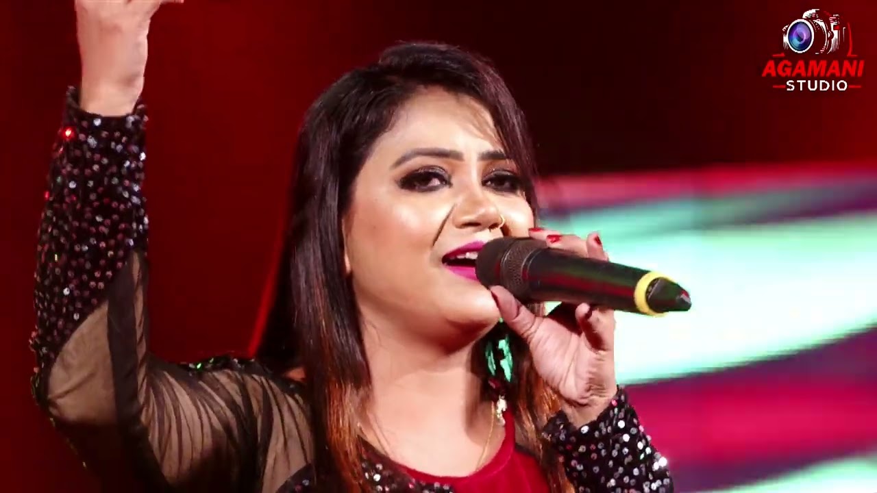 'Dafli Wale Dafli Baja' || Hindi Romantic Song | Live Singing By -  Piyali Manna