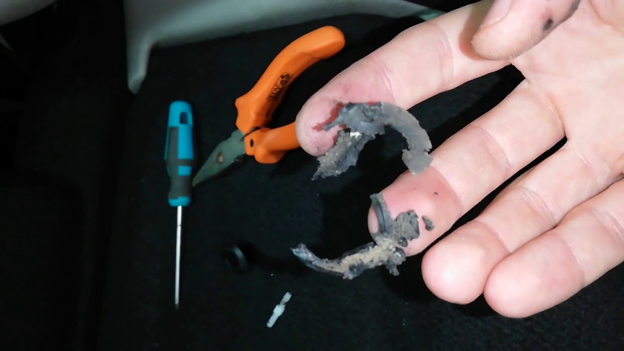 Goma Rota: Reparación Peugeot 206 Circuito agua limpiaparabrisas trasero