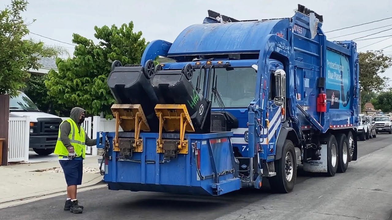 Republic Services | Peterbilt 520 Heil FL w/ Carry Can
