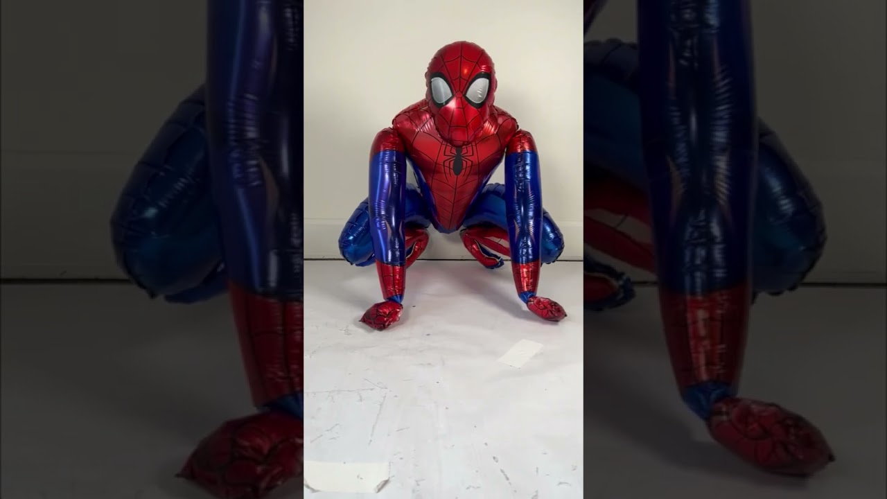 Making  this spider man balloon with a little bit of party magic.#balloons #spiderman #partydecor