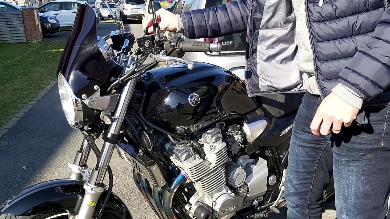 XJR 1300, année 2006, présentation des équipements, et démarrage à froid