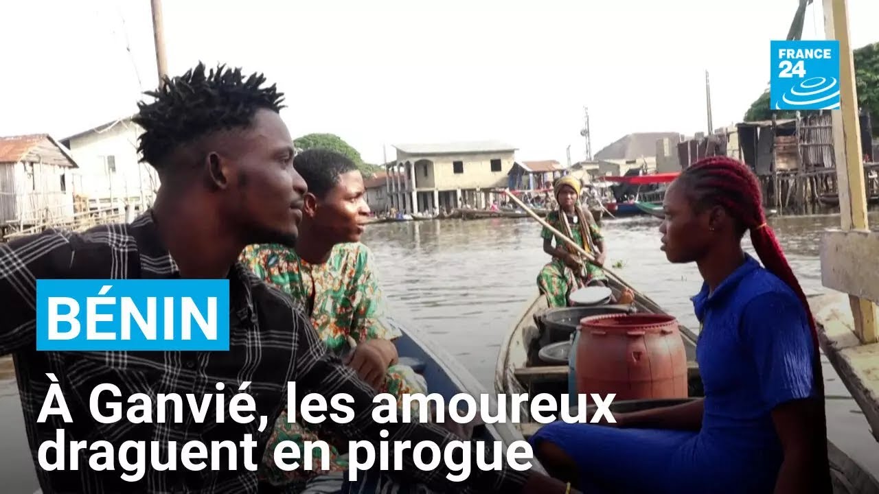Bénin : à Ganvié, les amoureux draguent en pirogue • FRANCE 24
