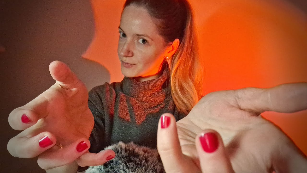 ASMR hand sounds, focus and follow triggers, gripping, harsh crinkle sounds,... Patreon October