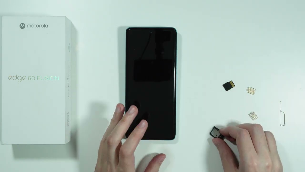 Motorola Edge 60 Fusion: How to Insert Memory Card (microSD Card)