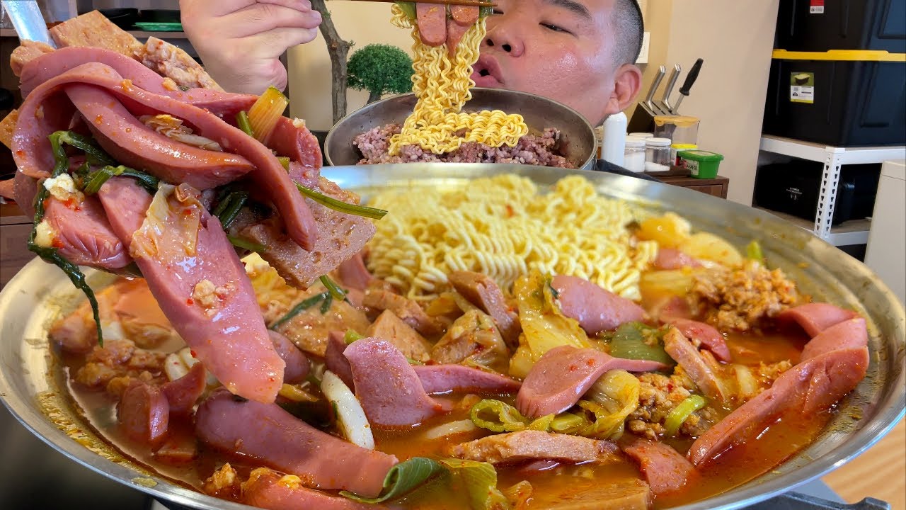 장마엔 부찌죠? 햄사리3인분 줄서먹는 맛 집 부대찌개 + 냉면그릇에 밥 한 그릇 먹방입니다. MUKBANG